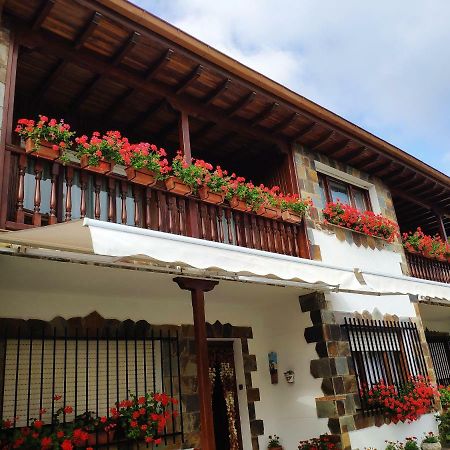 Apartamentos El Calleju Orena Exterior photo